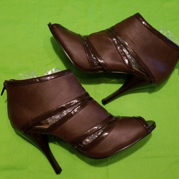 <QUPID> Peep Toe Tuxedo Heeled Booties - Size 8.5 - Picture 1 of 8